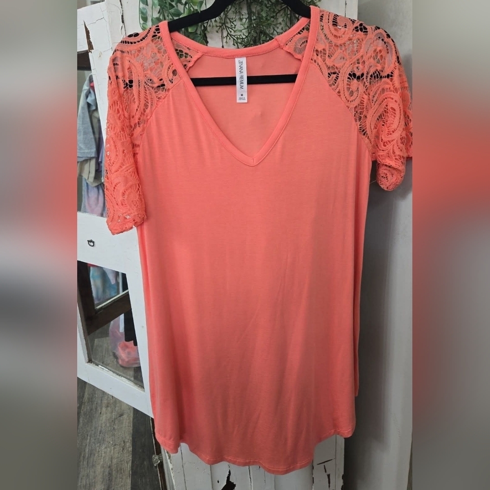 Brand New Medium Zenana Coral Top W Lace Short Sleeves Casual Chic Minimalist - Picture 2 of 2